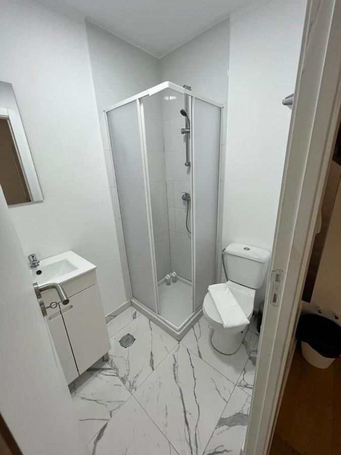 Oieras Beach Suite 2 - Large Double Room With En-Suite Bathroom And Balcony Оэйраш Экстерьер фото